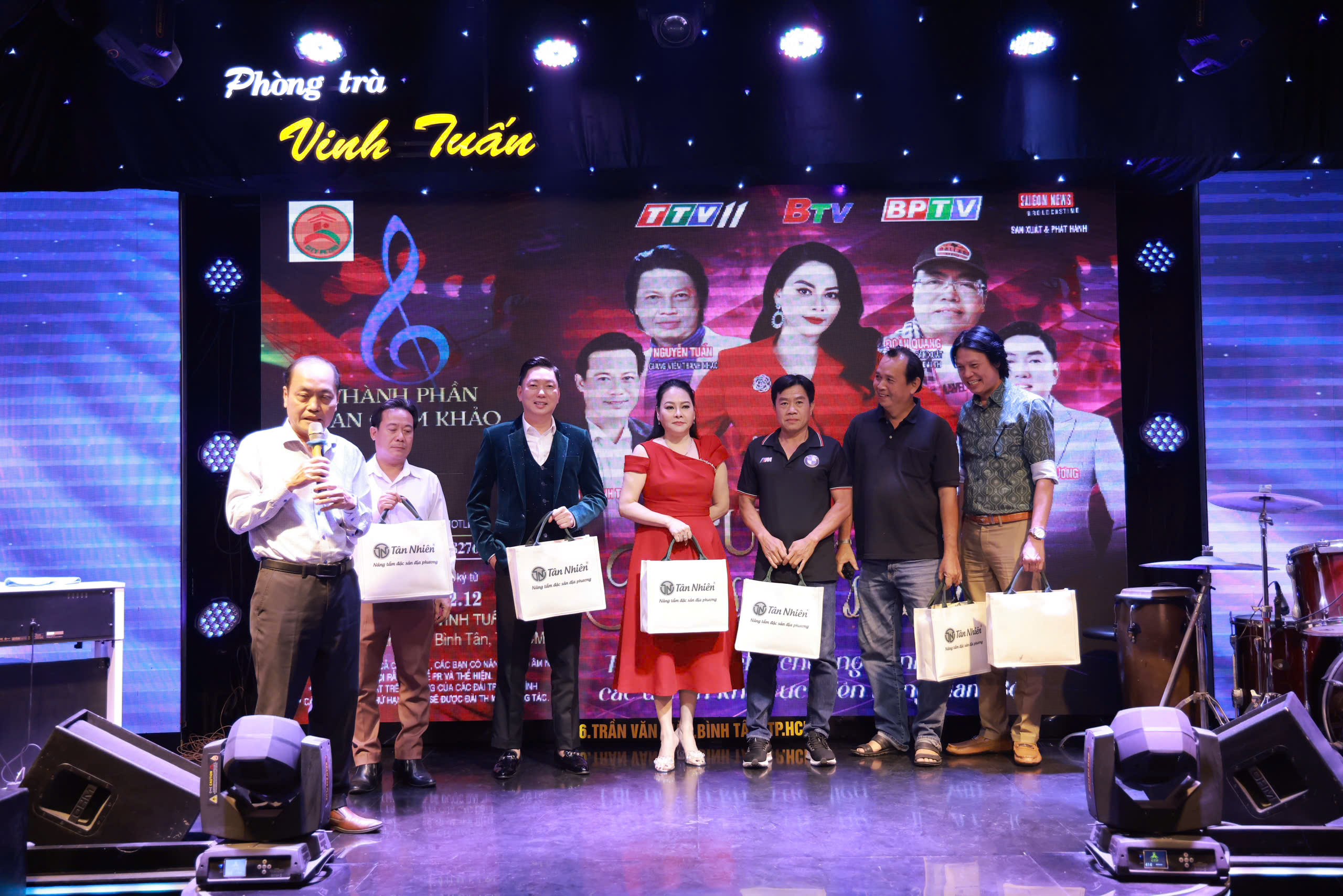 truong-nhac-hoa-nguyen-tuan-dong-hanh-cung-con